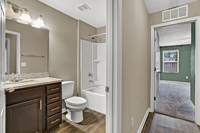 Building Photo - Like new 4 bedroom 2 bath home for rent.