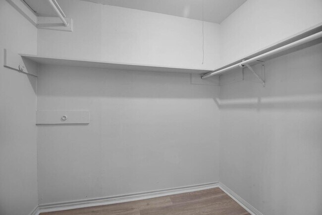 Building Photo - 9427 Braeburn Glen St