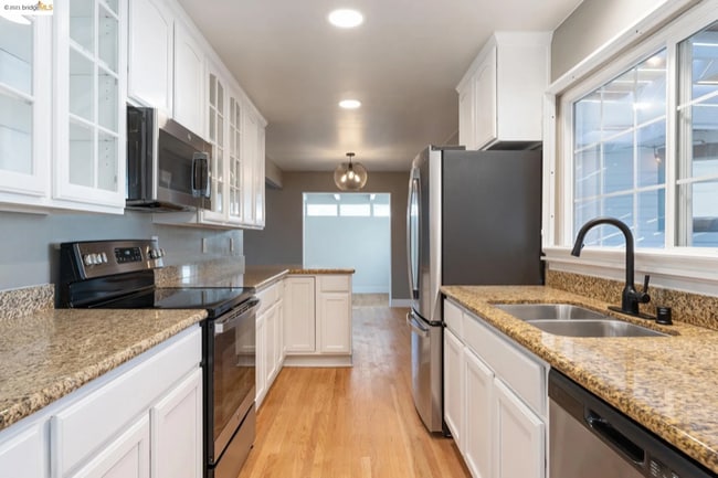 Building Photo - 23965 Mayville Dr