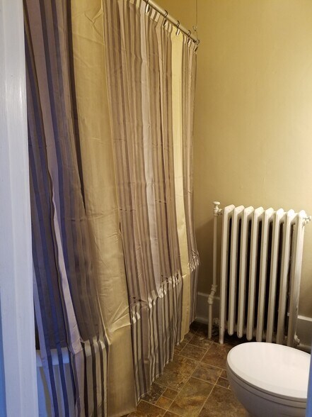 Building Photo - 504 S Central Ave