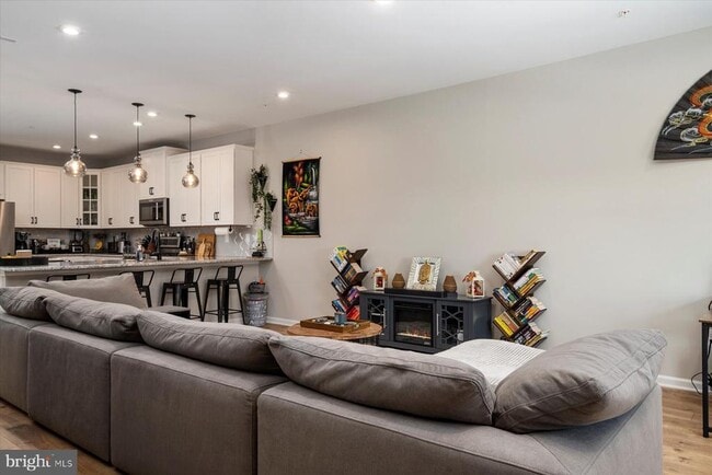 Building Photo - 7062 Fox Glove Ln