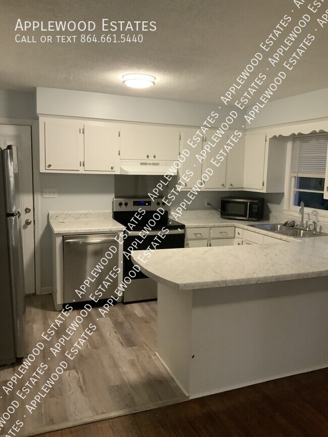 Building Photo - 1287 Montview St
