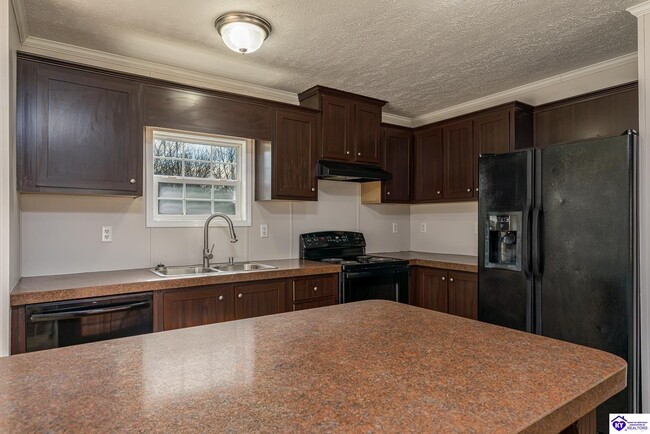 Building Photo - 190 Cedar Hills Rd