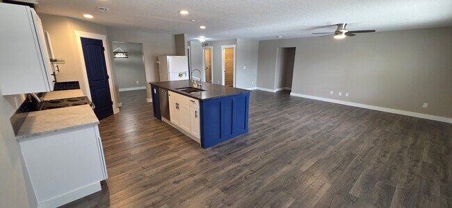 Building Photo - 157 E Murtaugh Lake Dr