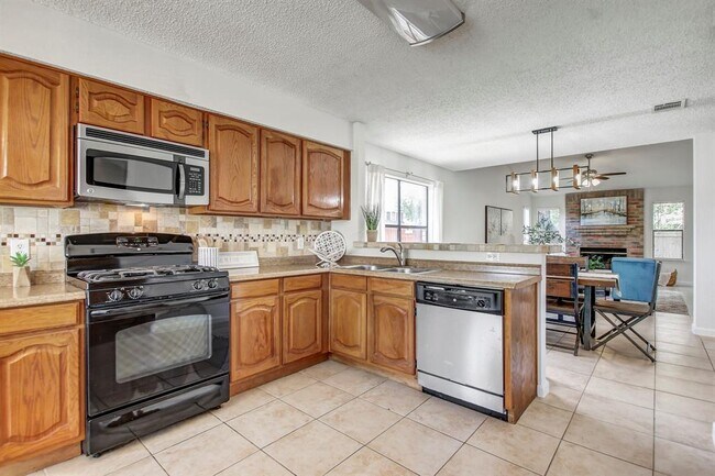 Building Photo - 17516 Klamath Falls Dr