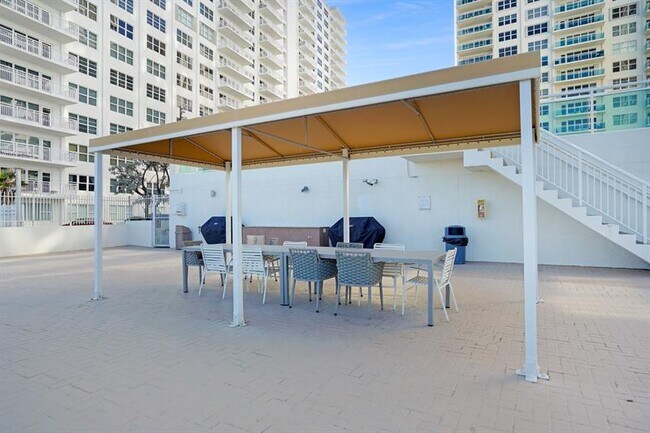 Building Photo - 3900 Galt Ocean Dr