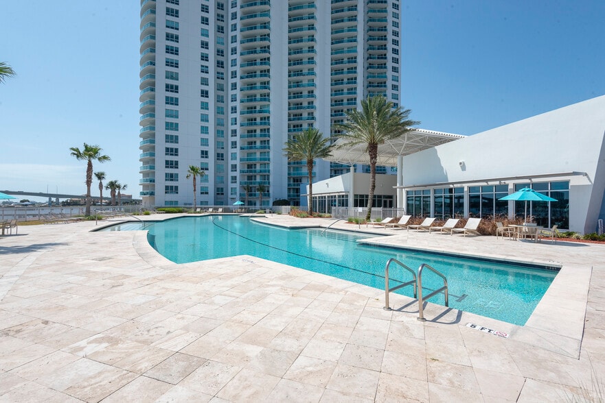 Building Photo - 231 Riverside Dr