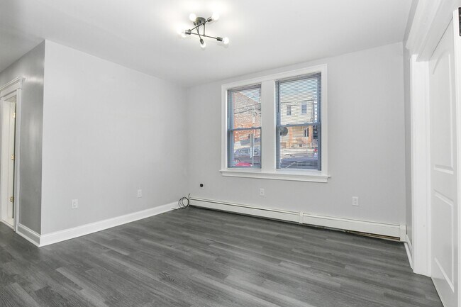 Building Photo - 540 61st St