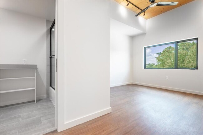 Building Photo - 3515 Webberville Rd