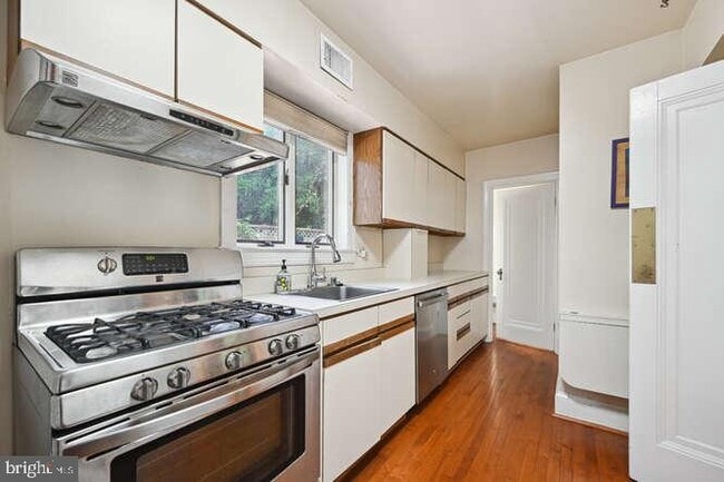 Building Photo - 5401 32nd St NW