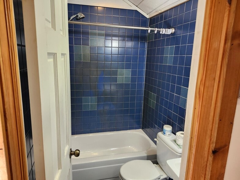 Building Photo - 5 Woodland Cir S