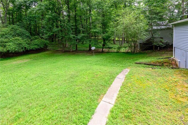 Building Photo - 2100 Whitebluff Way NE
