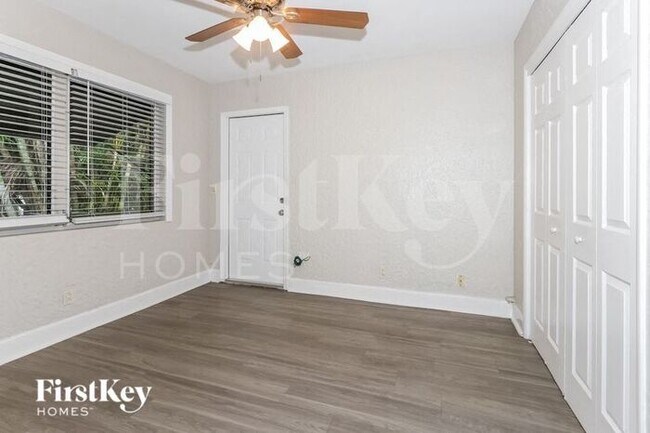 Building Photo - 127 2nd St