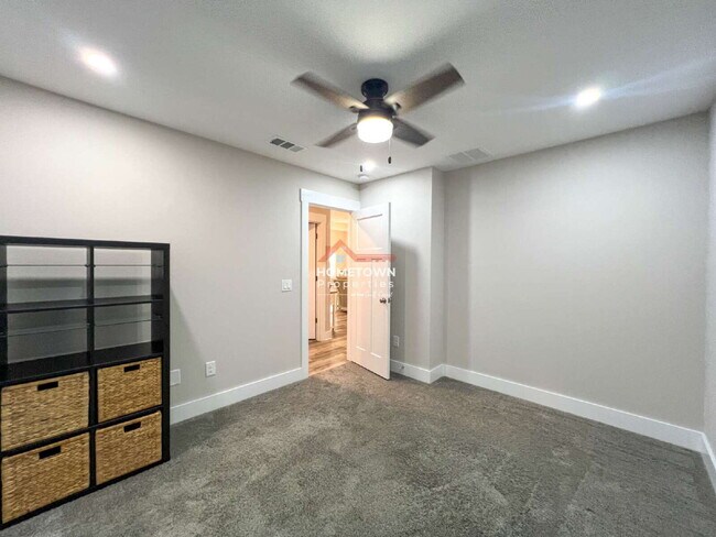 Building Photo - Furnished 3-Bed Oasis on Dunridge Drive wi...