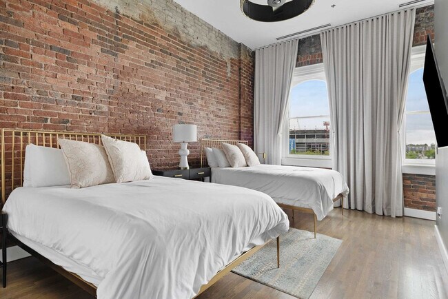 Building Photo - 126 2nd Ave N