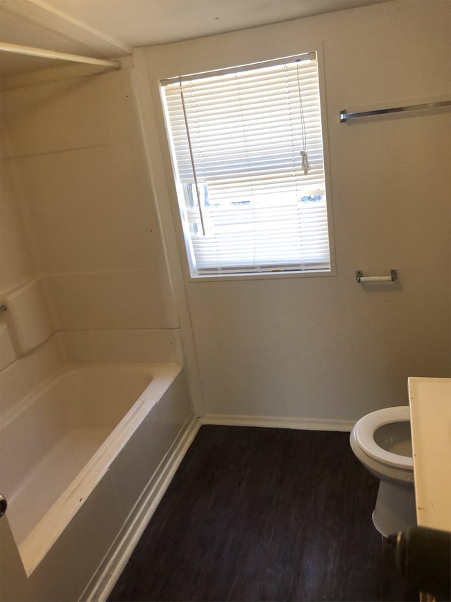 Building Photo - 140 E Morris St