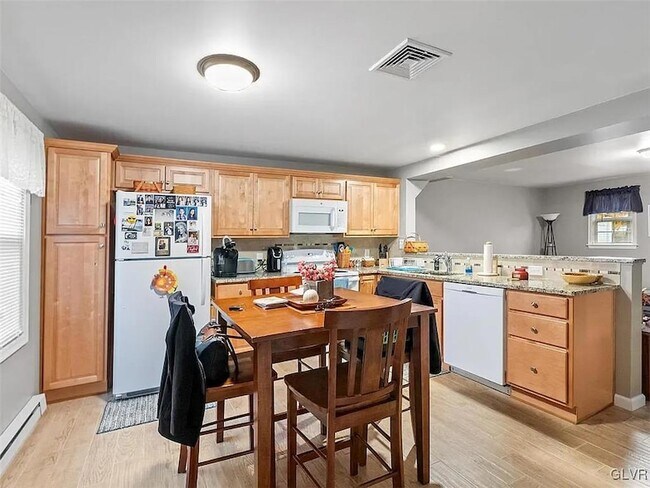 Building Photo - 2080 Johnston Dr