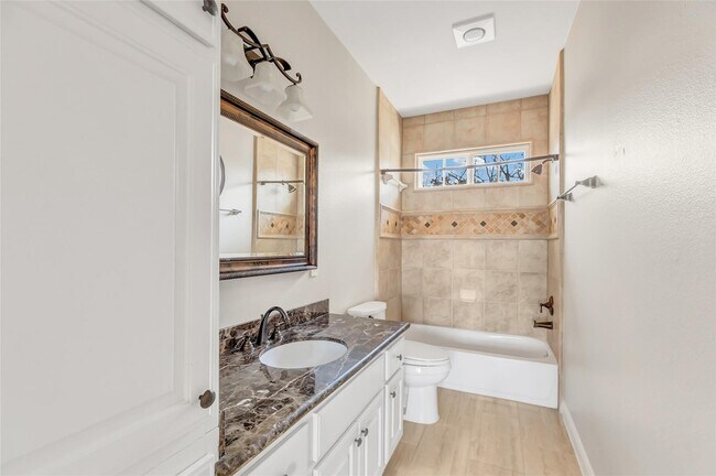 Building Photo - 135 Low Country Ln