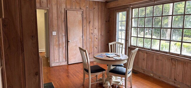 Building Photo - Nice 4 bedroom/5.5 bath home on N. Ocean Boulevard