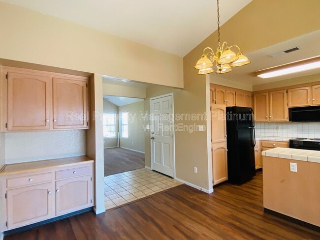 Building Photo - 8153 N Cedar Ave