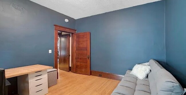 Building Photo - 1823 N Girard Ave