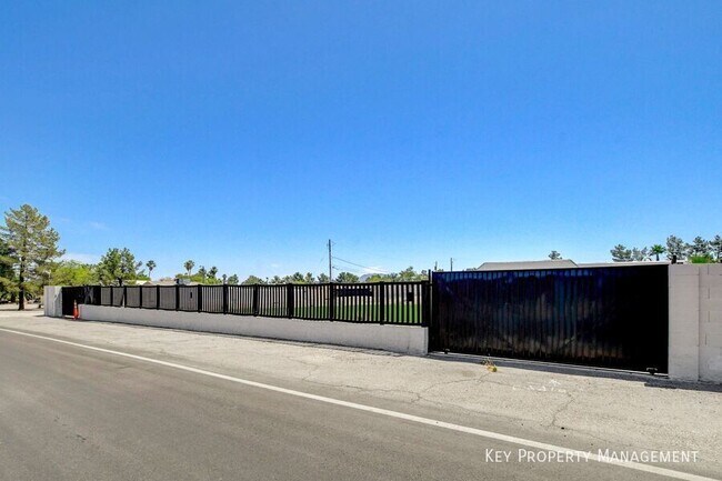 Building Photo - 3962 Euclid St