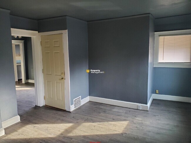 Building Photo - 224 N Lawe St