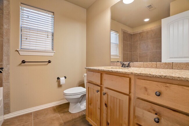 Building Photo - Stunning 4 Bed 2 Bath Home close to Elm Springs Walmart!