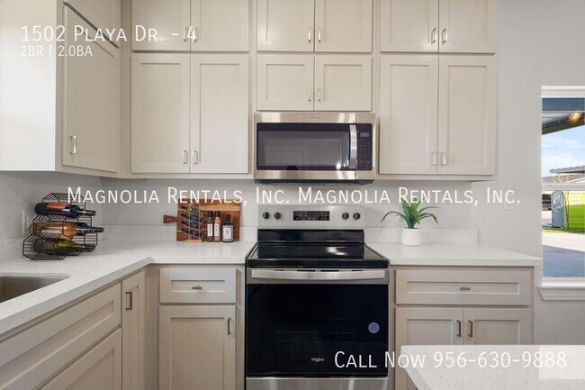 Building Photo - 1502 Playa Dr