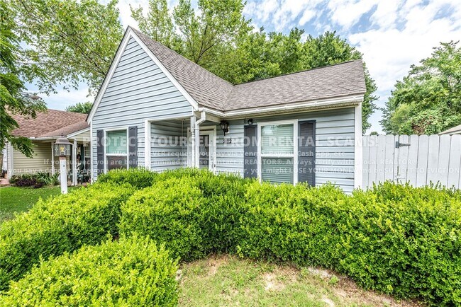 Building Photo - 2102 Blueberry Ln