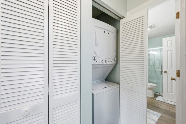 Building Photo - 4363 Spa Dr