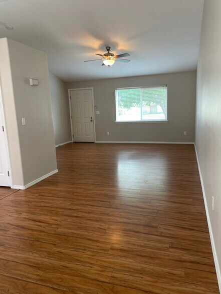 Building Photo - 4884 Thrush Ln