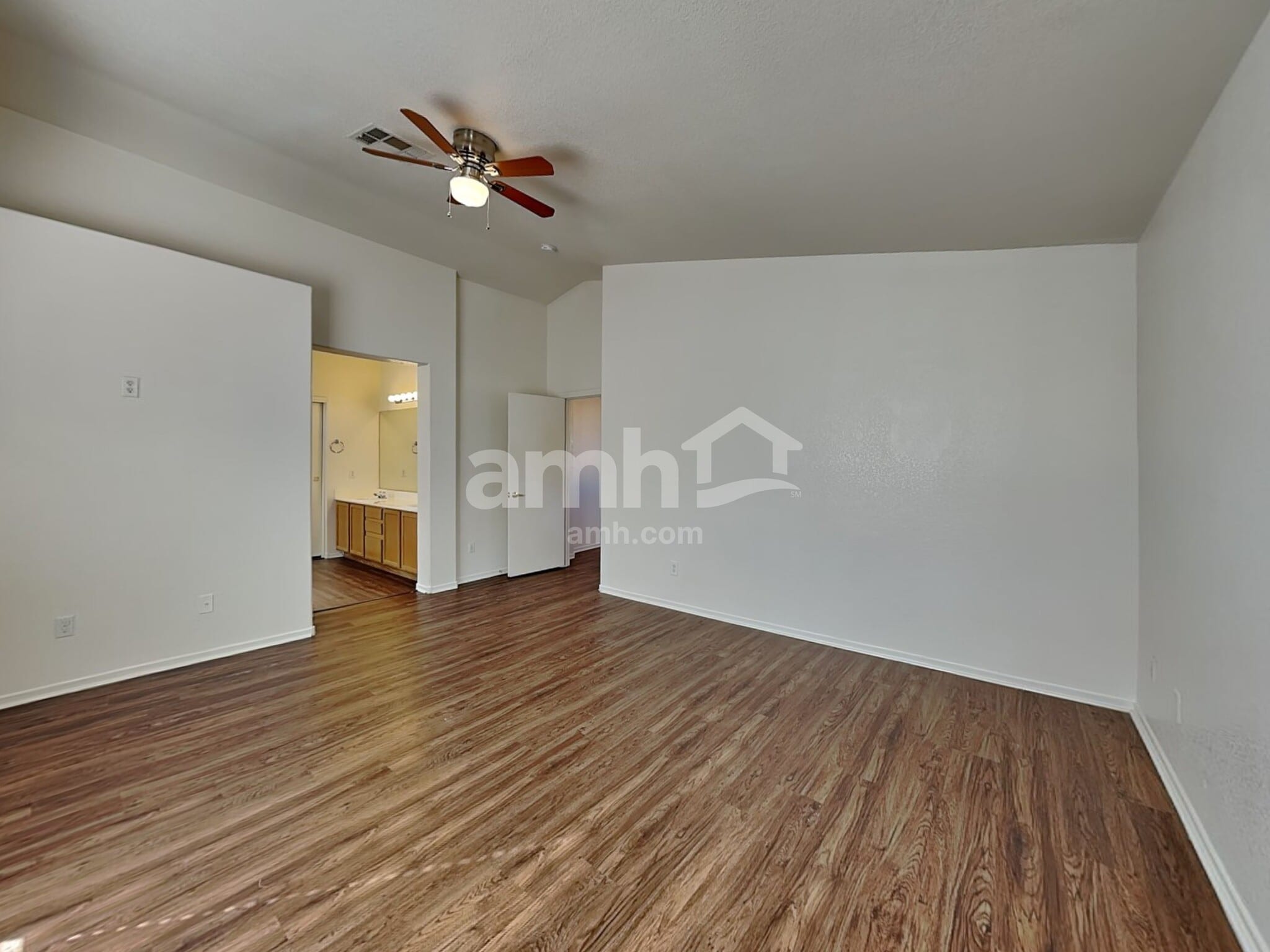 Building Photo - 6016 Soft Springs Ave