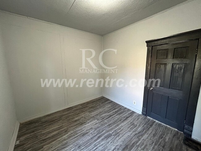 Building Photo - 18 Indiana-