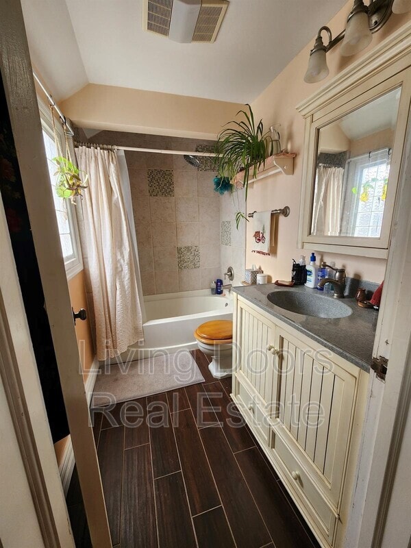 Building Photo - 2551 Worthington Ave