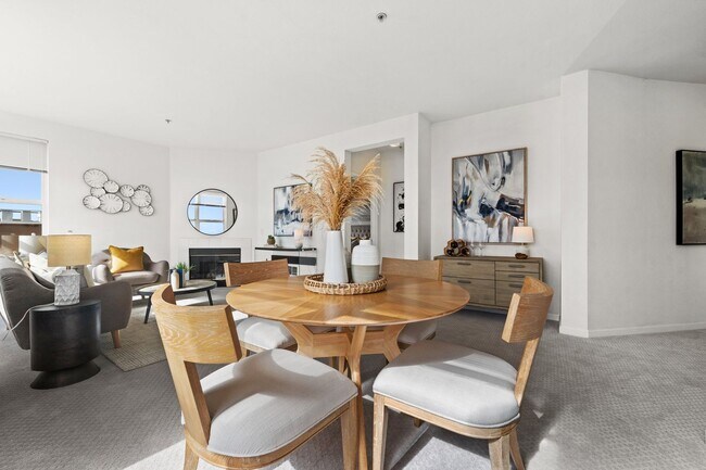 Building Photo - Epic REA - Top floor, Sweeping Views, 3 BR...