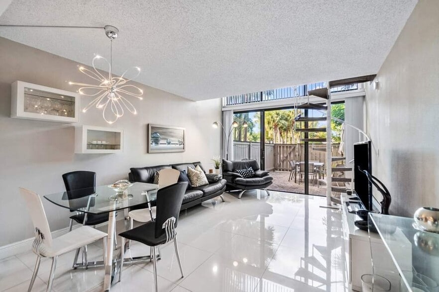 Building Photo - 1830 Embassy Dr