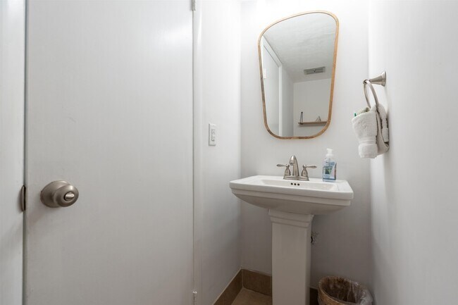Building Photo - 5650 A1A S