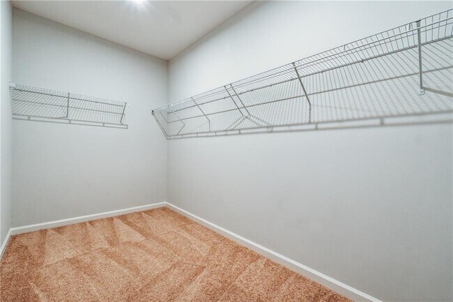 Building Photo - 708 Dover Spgs Dr