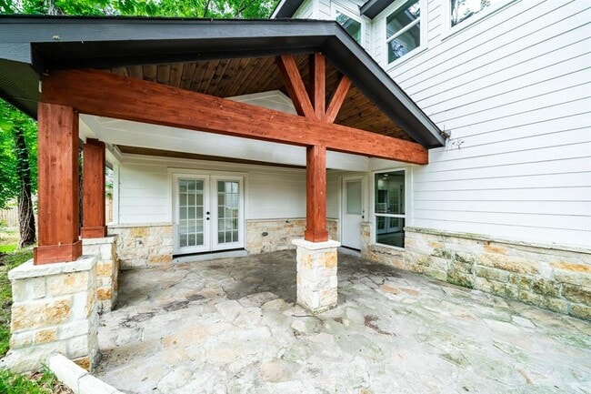 Building Photo - 10038 Westview Dr