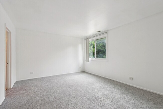 Building Photo - 2650 Brookwood Way Dr