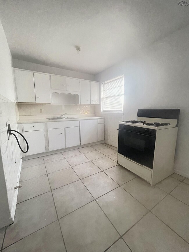 Building Photo - 1807 Westcliff Dr