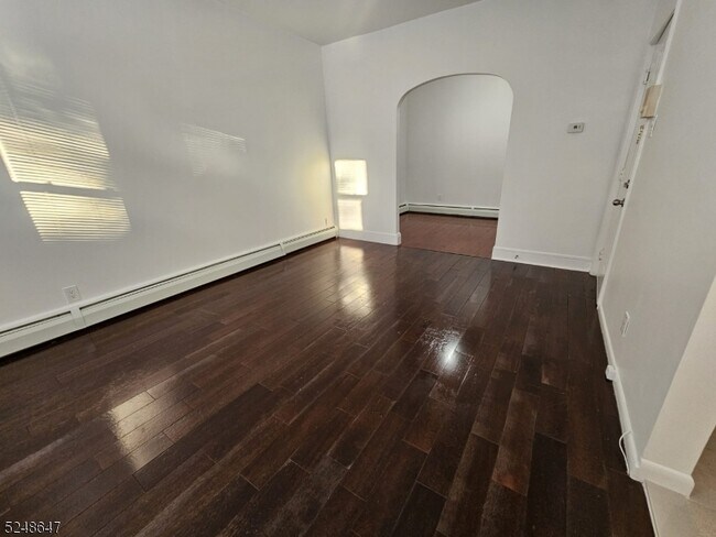 Building Photo - 916 Broadway