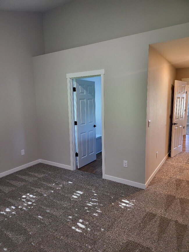 Building Photo - STATUS: AVAILABLE  | $2100.00 a month + $1...