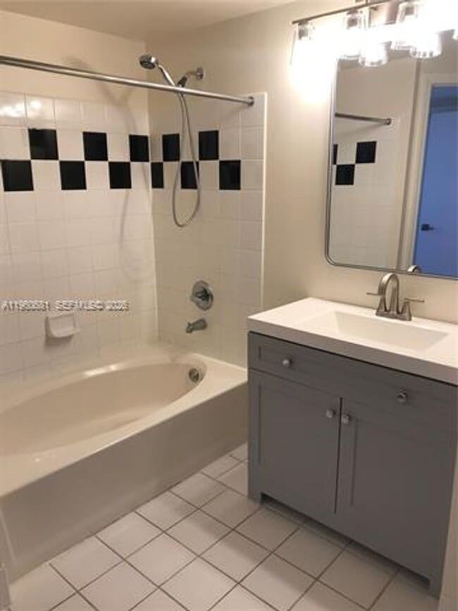 Building Photo - 300 Biscayne Blvd Way