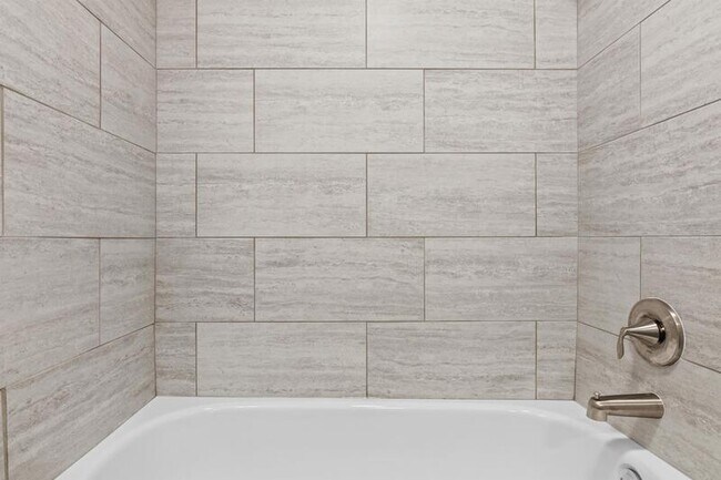 Building Photo - 612 S 18th St