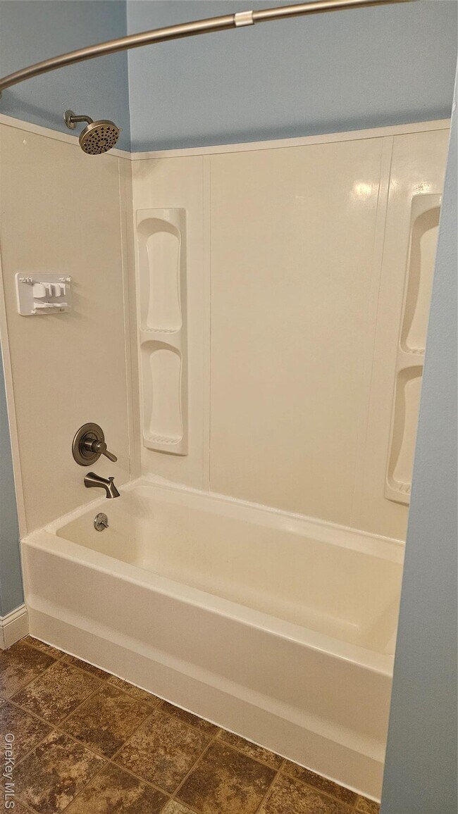 Building Photo - 192 Main St