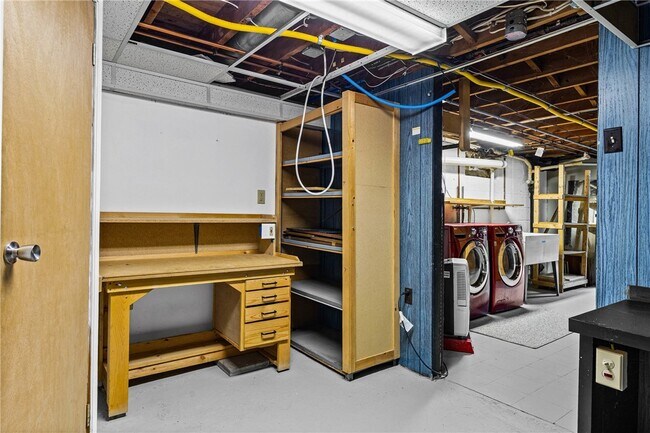 Building Photo - 130 Brooklawn Dr