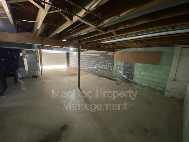 Building Photo - 219 Bells Hill Rd