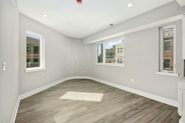 Building Photo - 2537 Grays Ferry Ave